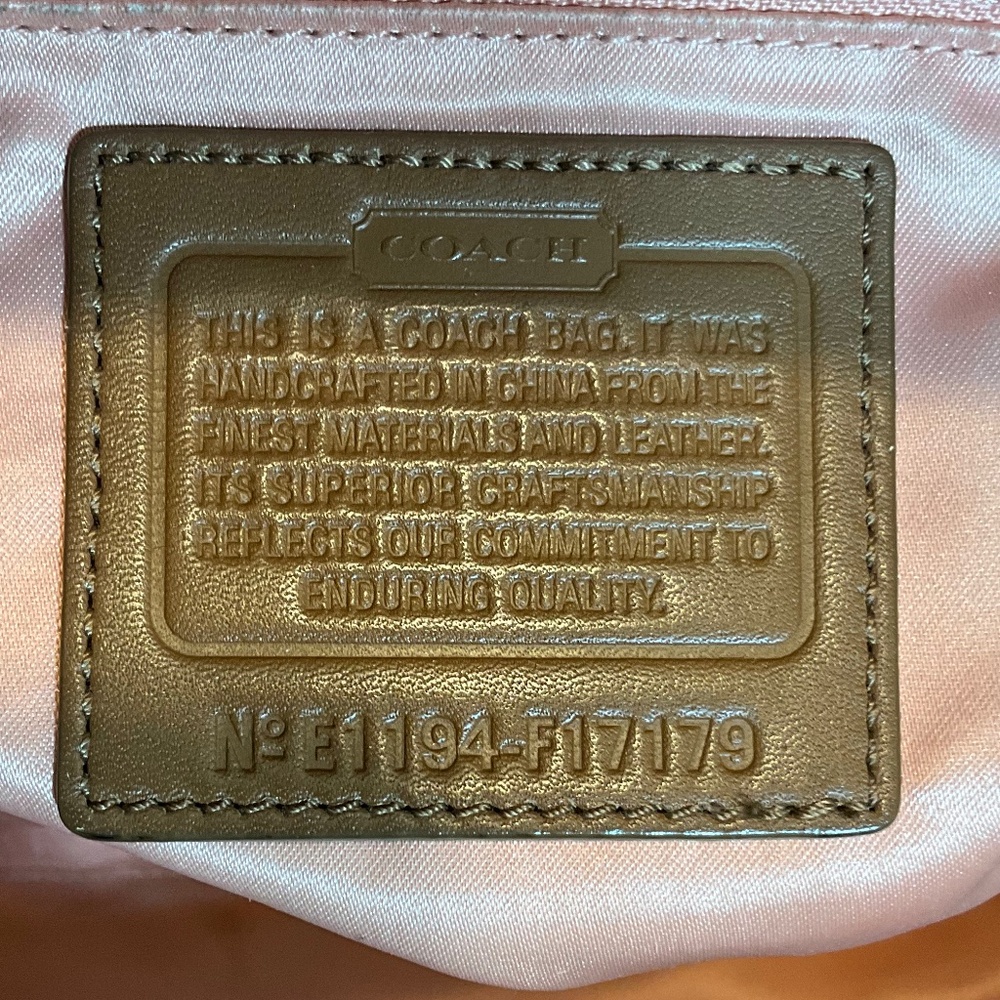 Coach shoulder bag with signature print.  Zipper closure.   14-H4Ba - Picture 8 of 9